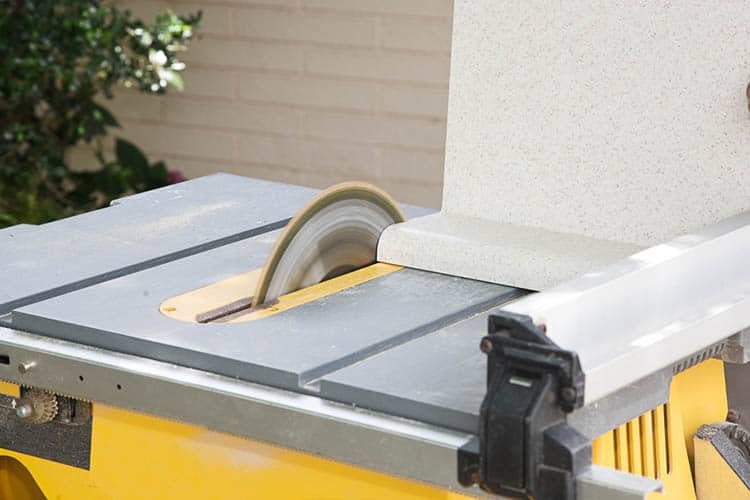  table saw to cut laminate counter top.